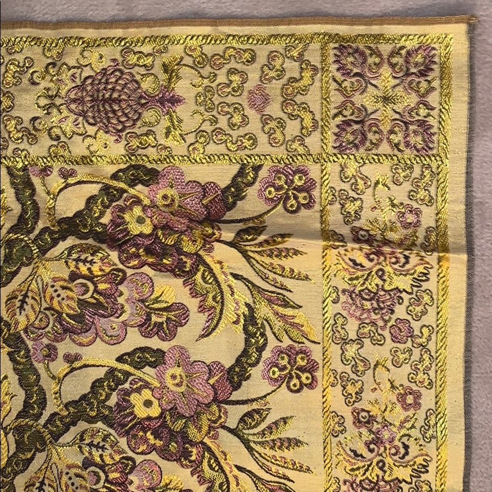 Table cloth - Picture 2 of 3